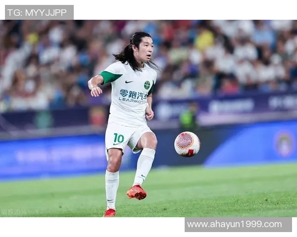 杭州足球队个人能力引发热议球迷对球员表现的不同看法分析