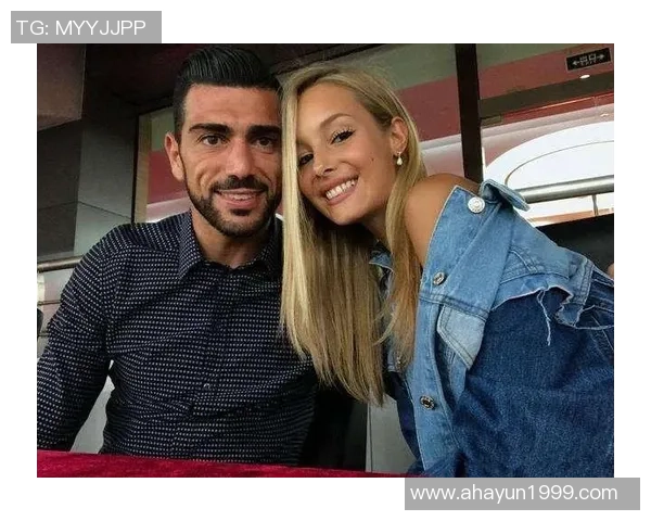 足球明星妻子怀孕照曝光幸福瞬间引发网友热议与祝福