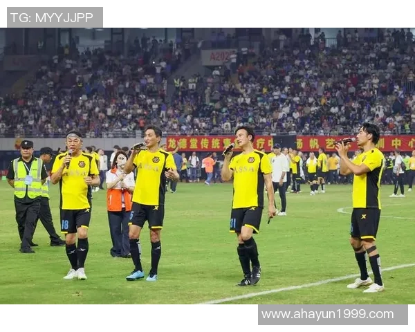 中国足球明星亲临访问探索足球文化与球迷互动新篇章 中国足球明星亲临访问探索足球文化与球迷互动新篇章