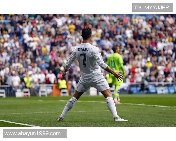 足球明星转脸高清图片展现球场魅力与个人风采的完美结合 足球明星转脸高清图片展现球场魅力与个人风采的完美结合